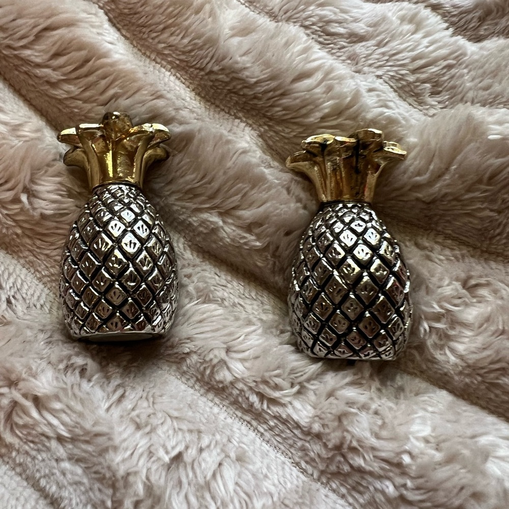 Gold and Silver Pineapple Salt & Pepper Shakers EUC - Picture 6 of 6